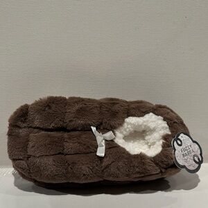 NWT Fuzzy Babba Furry House Slipper Socks. Fits shoe size 7 - 9.5